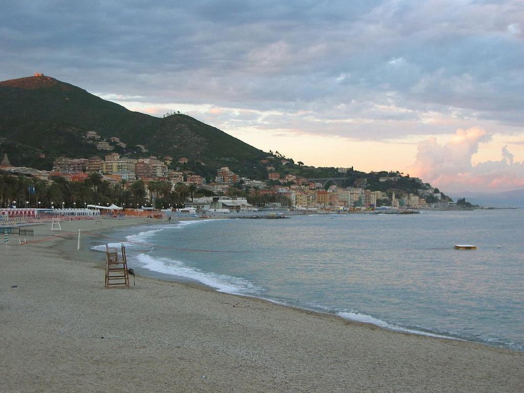 Quiete Ad Un Passo Dal Mare Apartment Albisola Superiore Luaran gambar
